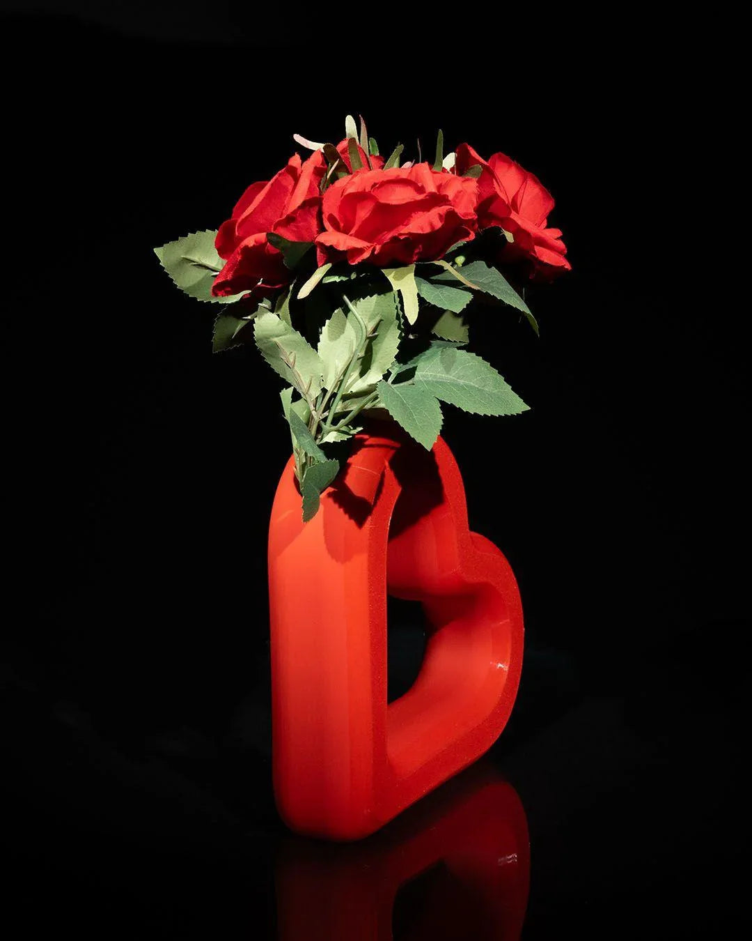 Vaso Cuore Rosso - Espressione di Amore Floreale