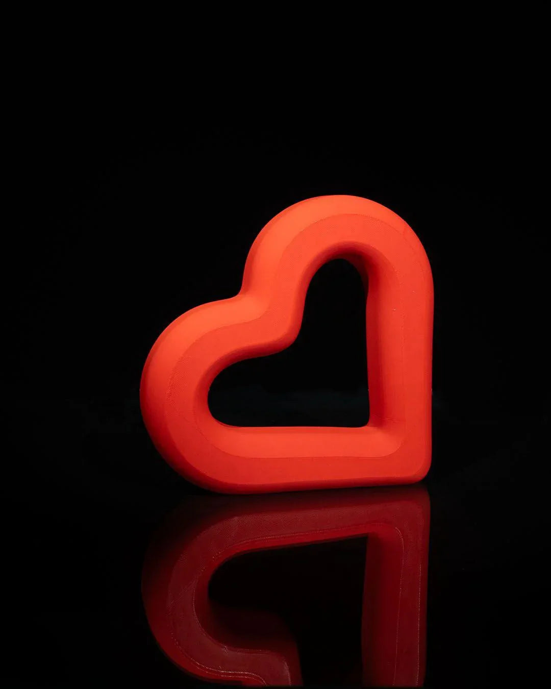 Vaso Cuore Rosso - Espressione di Amore Floreale