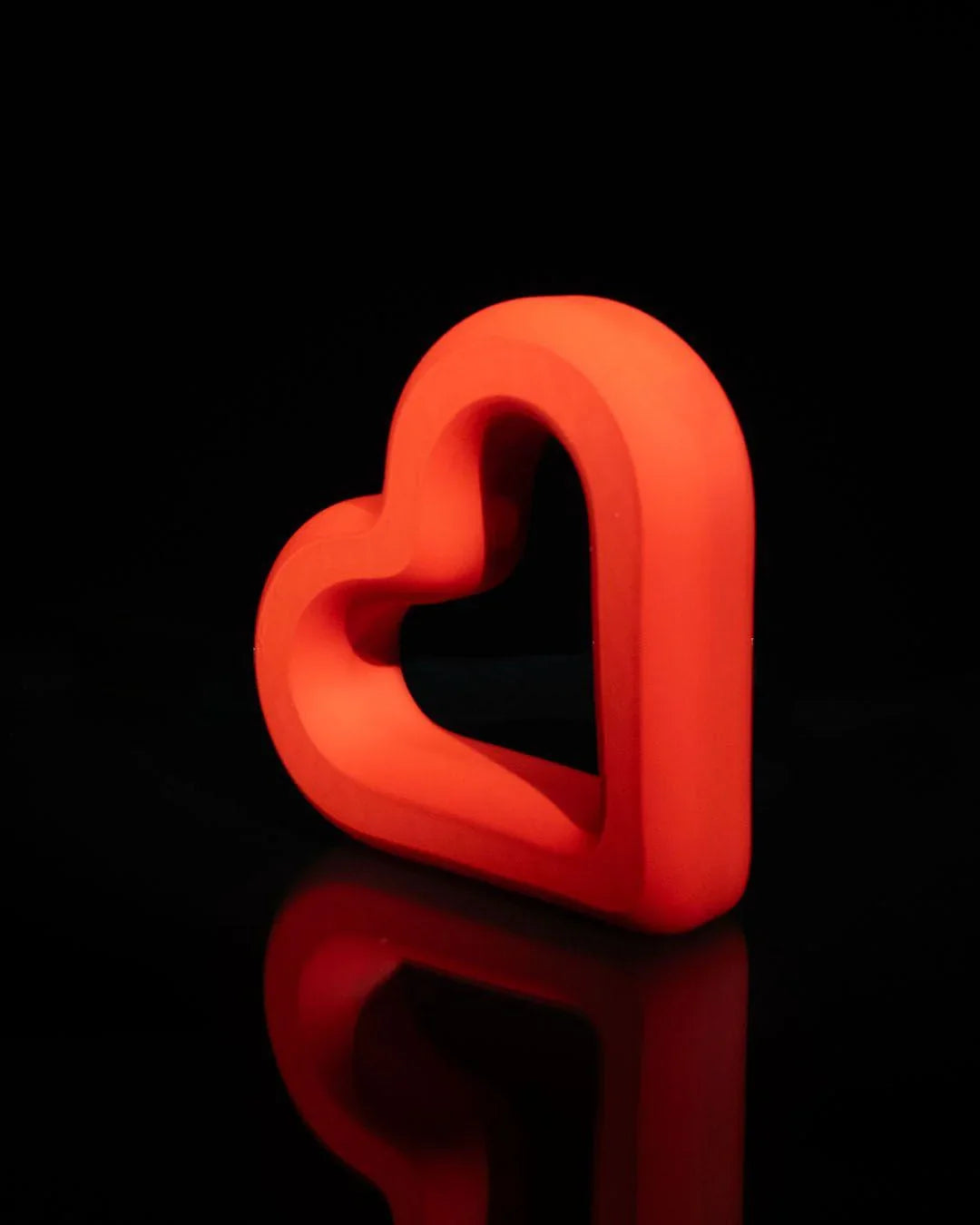 Vaso Cuore Rosso - Espressione di Amore Floreale