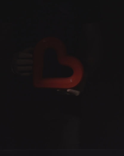 Vaso Cuore Rosso - Espressione di Amore Floreale